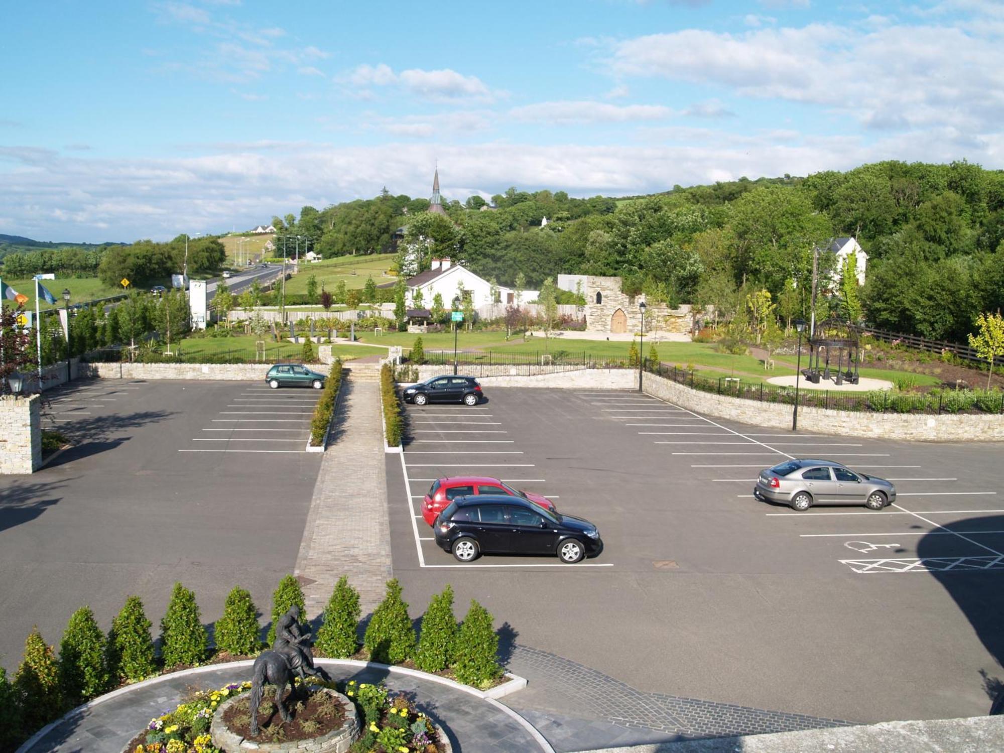 An Grianan Hotel Burt Экстерьер фото